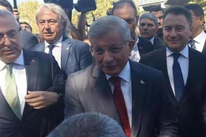 Ahmet Davutoğlu adliyede! ‘Cumhurbaşkanına hakaret’ suçlamasıyla ifade verdi